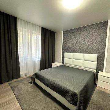 Продається 3-кімнатна квартира метро Лівобережна 7 хв пішки.