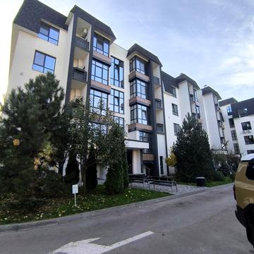 Героїв Небесної Сотні просп., 18/2