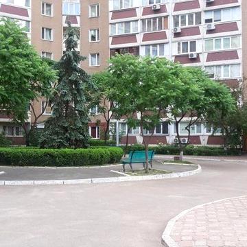 Здається велика,  3к. квартира на Бажана, 36, 2 хв. м.Харківська