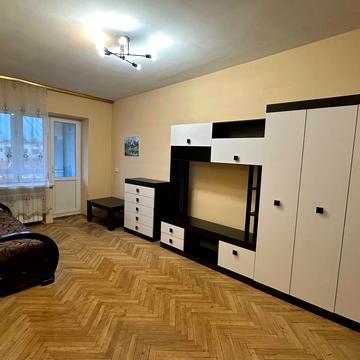 Професора Якима Яреми вул., 4