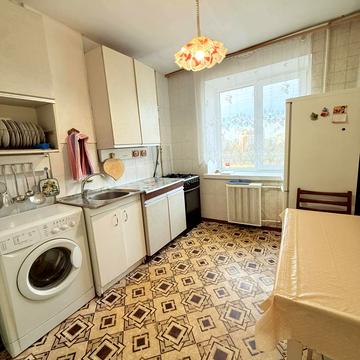 Романа Шухевича просп. (Генерала Ватутіна), 30