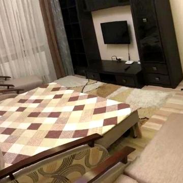 Хотинська вул., 12