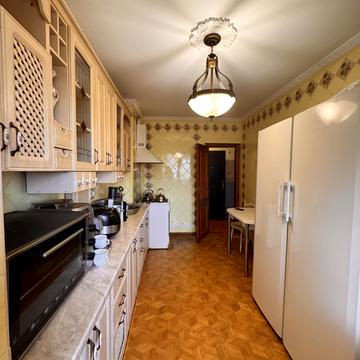 Євгена Чикаленка вул., 60/2