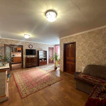 Продається 1/2 будинку вул. Канта 63