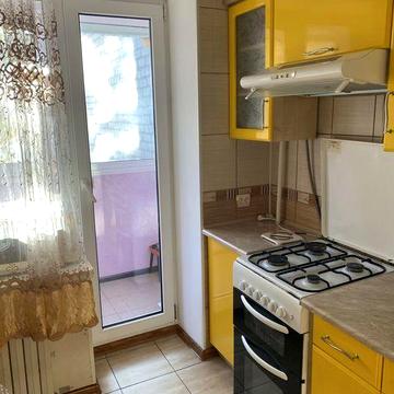 Сдаю 1 к/к р- н Яхт- клуба , мебель, бойлер, стиральная машинка