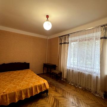 Кирилівська вул. (Фрунзе), 129