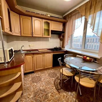 Велика Житомирська вул., 10