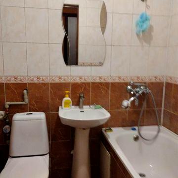 Здам однокімнатну велику квартиру на довготривалий термін в центрі