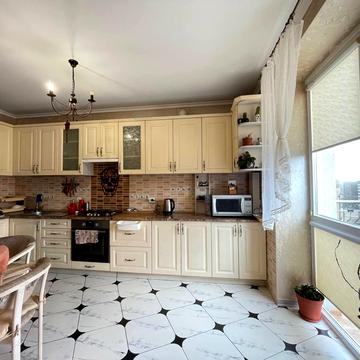 Володимира Івасюка вул., 7