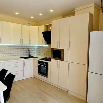 Юнацька вул., 1