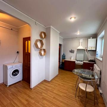 Володимира Кубійовича вул., 8