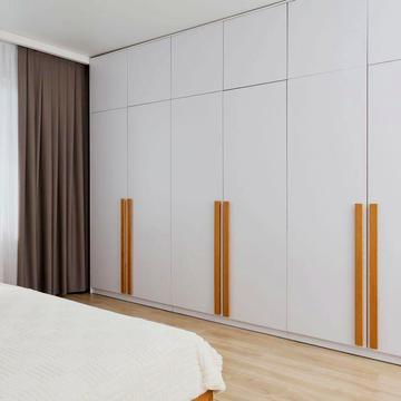 Простора 3-кімнатна квартира біля лісу з дизайнерськими меблями