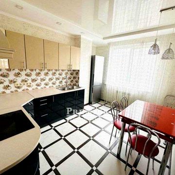 Продам 3 кімнатну квартиру площею 93 м2 на вул. Бочарова.