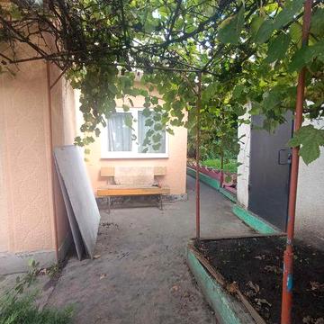 Продаж будинку зі всіма меблями