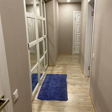 Світла двокімнатна квартира з ремонтом( Богунія)