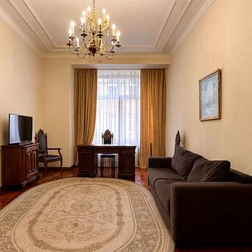 Оренда 3-кімнатної квартири з терасою в історичному центрі Львова