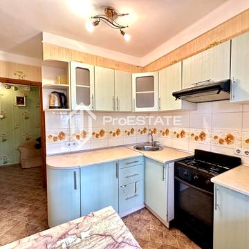 Полярна вул., 11