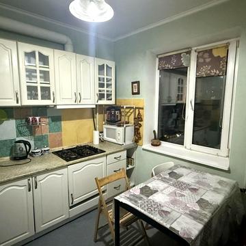 Драгоманова вул., 11