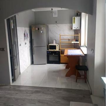 Лесі Українки вул., 35