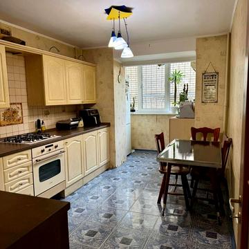 Межигірська вул., 43