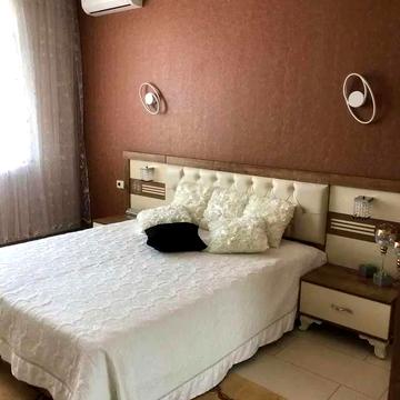 Дніпровська набережна вул., 14