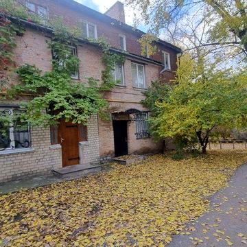 Продам 3 кімнатну квартиру центр окремий вхід 90 м.кв.