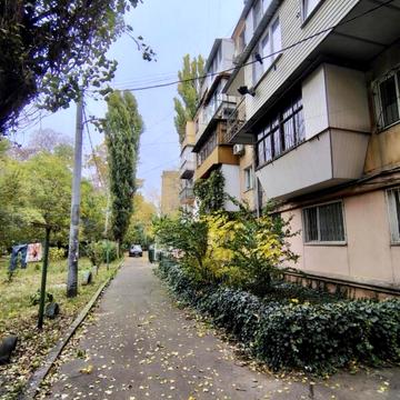 Незалежності вул., 1