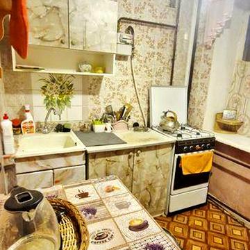 Полтава. 11 школа 8000 2ком 2эт 5эт. Возле ост. ЖБИ