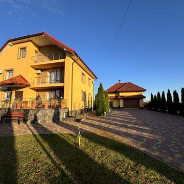 Елітний будинок мрії серед природи