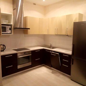 Миколи Лаврухіна вул., 6