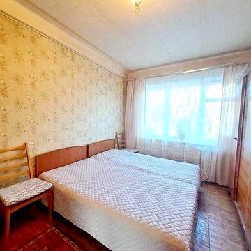 Алішера Навої 78,можна з тваринкою,є газ, низький поверх,парк Перемога