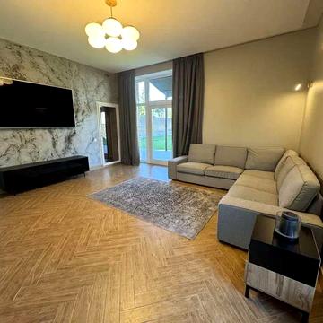 Сонячна вул., 7