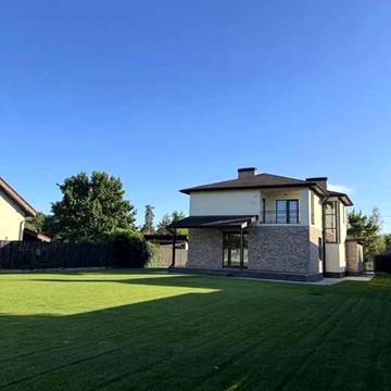 Сонячна вул., 7