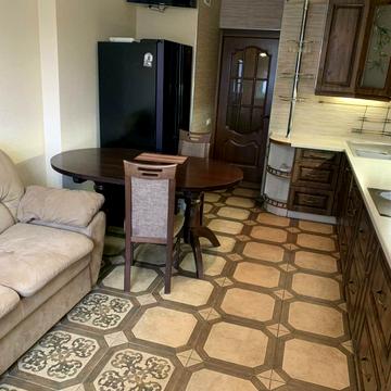 Срібнокільська вул., 1