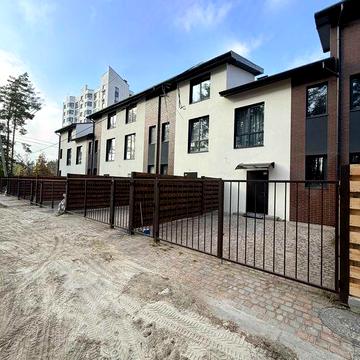 Продам Таунхаус Поруч з Парком Щасливий. Вид з Вікон в Парк. Газ.