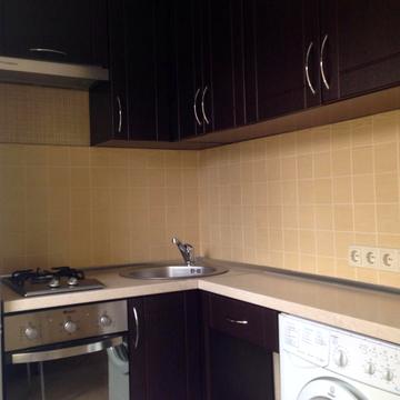 Братиславська вул., 10