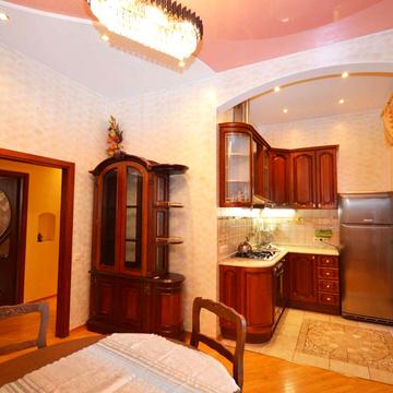 Тарасівська вул., 19