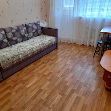 Сдам 1 ком кв с ремонтом у м. Холод Гора. В кв ГАЗ.6400 + свет.