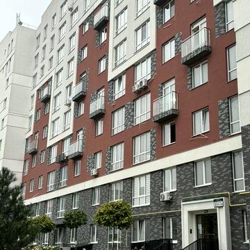 2-кімнатна квартира балконом з видом на набережну, ліс