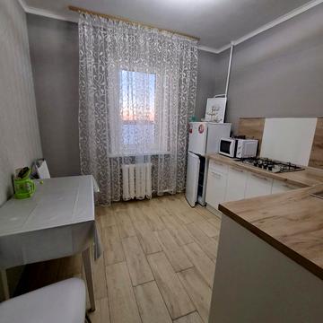 Лазурна вул., 10