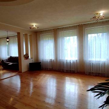 Сдам дом  250м2 в Новоселовке можно с маленькими животными .