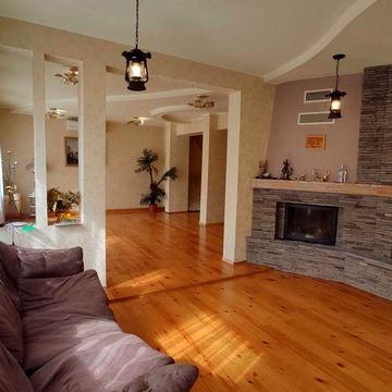 Сдам дом  250м2 в Новоселовке можно с маленькими животными .