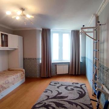 Дніпровська набережна вул., 23