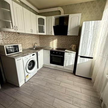 Здаю 1 кімнатну квартиру ул. Данченка 32