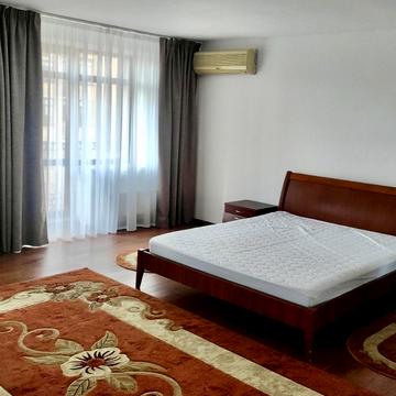 Гоголівська вул., 17