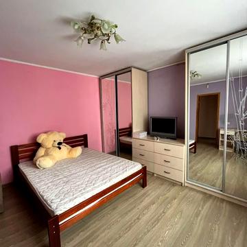 Плугова вул., 7