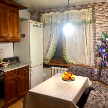 Здам 3-х кімнатну квартиру  на Червоному Камені біля метро Покровська