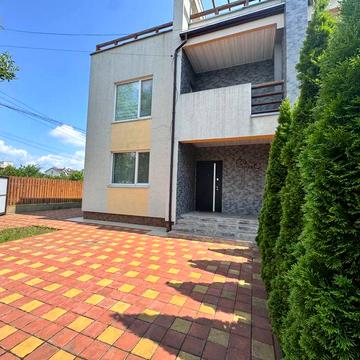 Продам будинок-дуплекс 2 поверховий Святопетрівське.