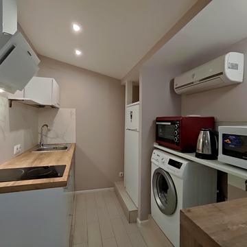 Космічна вул., 24