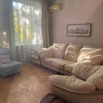 Светлая, уютная квартира в Центре города. Проект"сталинка".